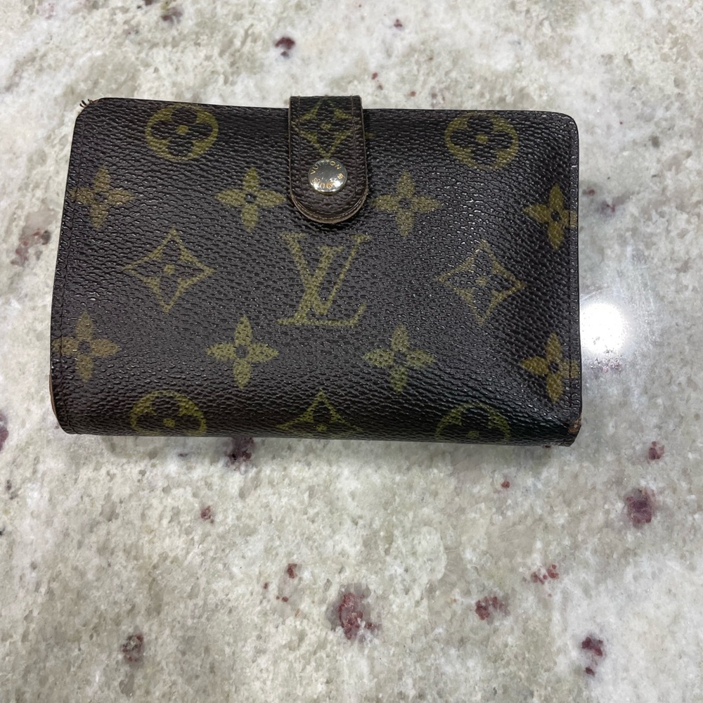 Authentic Louis Vuitton Kisslock Wallet